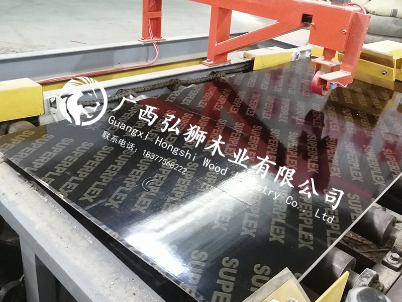 广西构筑覆膜板